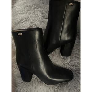 NEW BEAUTIFUL Michael Kors Perla Boots 💕